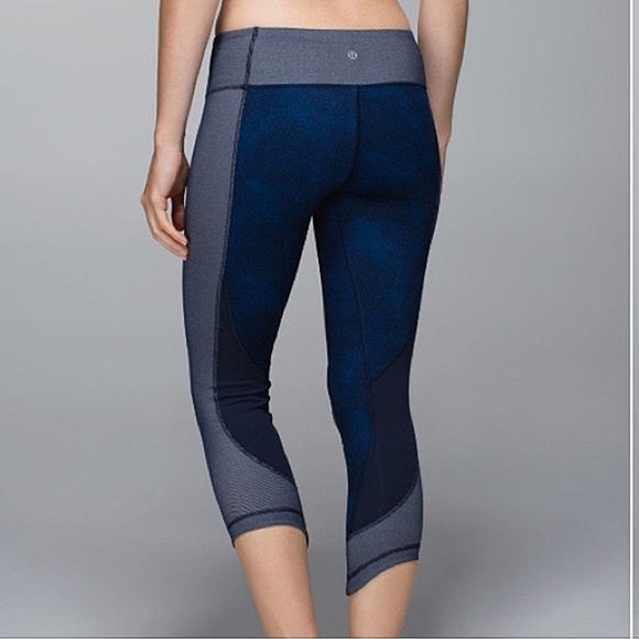 Lululemon Wunder Under Crop (Sashiko Print) - Size 6 - Picture 8 of 8